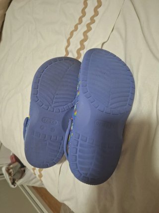 Lote 2 pares sandalias Crocs y escarpines t 35-36