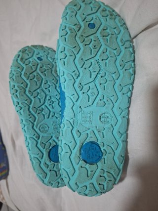 Lote 2 pares sandalias Crocs y escarpines t 35-36