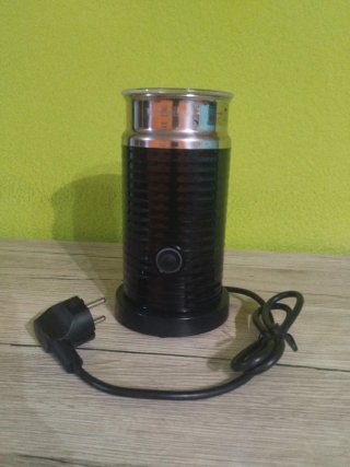 Cafetera Nespresso Vertuo Pop Black + Aeroccino