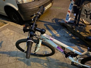 Bicicleta de montaña blanca