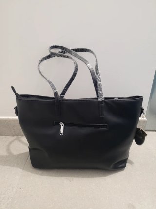 Bolso Negro con Diseño Calado Multicolor