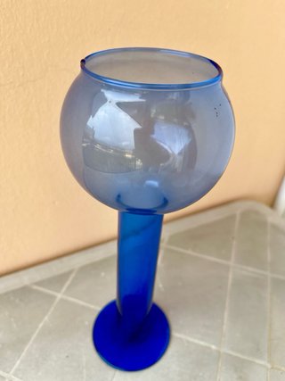 Vaso in vetro blu vintage