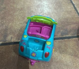 Muñeca con coche azul y rosa PINYPON