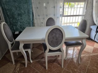 Mesa y 4 Sillas Isabelinas Salón