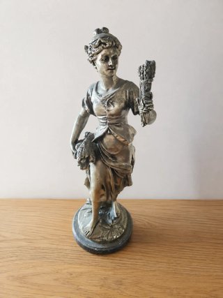 Figura Decorativa Vintage Metal Piedra