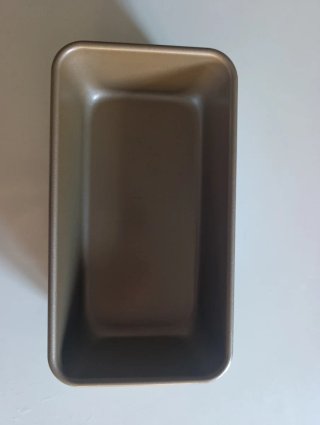 Molde metálico rectangular dorado