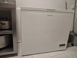 Congelador Corberó + Mesa Acero + Ollas