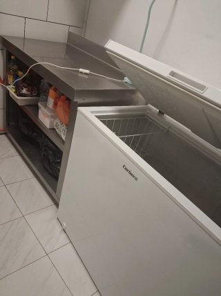Congelador Corberó + Mesa Acero + Ollas