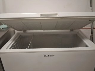 Congelador Corberó + Mesa Acero + Ollas