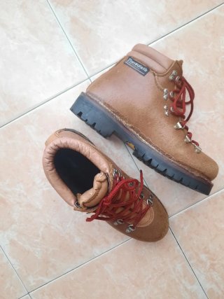 Botas de montaña marrones