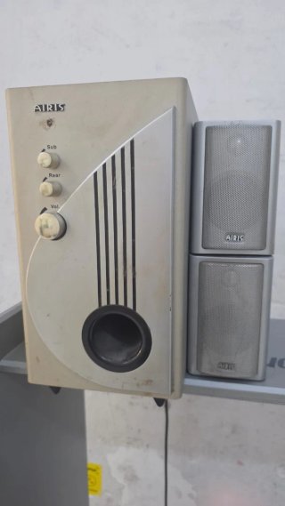 Altavoces Airis Beige y Plateado