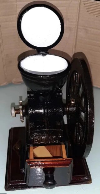 Molinillo de café antiguo
