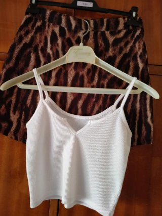 Conjunto Top Blanco y Falda Animal Print