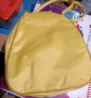 Bolso infantil amarillo con dibujo de animalito