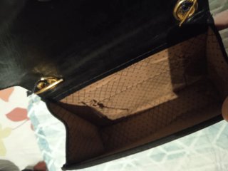 Bolso fiesta ante negro con cadena dorada