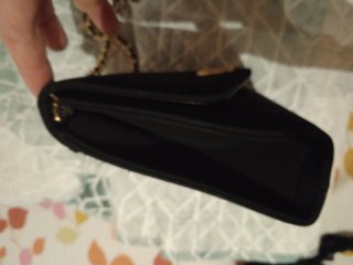 Bolso fiesta ante negro con cadena dorada