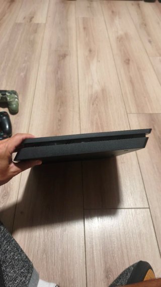 PS4 Slim 1TB + 2 Mandos Versión 13.52 (última)
