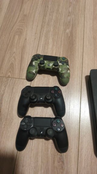 PS4 Slim 1TB + 2 Mandos Versión 13.52 (última)