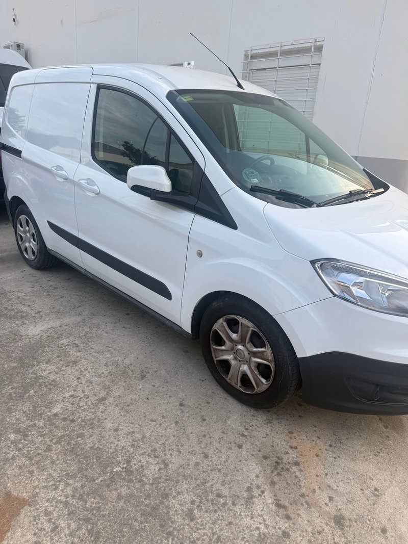 Ford Transit Courier 2021 - foto 1