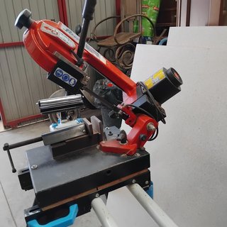 Sierra de cinta FEMI para metales con soporte de m