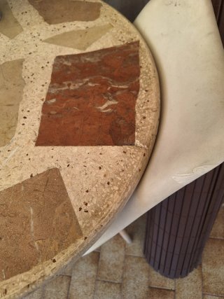 Tavolo da terrazza in pietra e gamba in ferro battuto