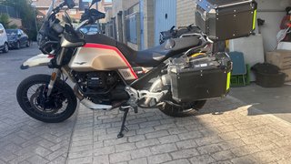 Moto Guzzi V85TT Travel Beige/Oro
