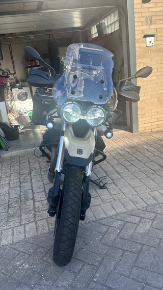 Moto Guzzi V85TT Travel Beige/Oro
