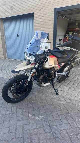 Moto Guzzi V85TT Travel Beige/Oro