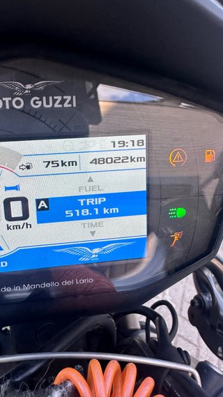 Moto Guzzi V85TT Travel Beige/Oro
