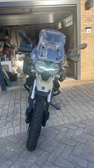 Moto Guzzi V85TT Travel Beige/Oro