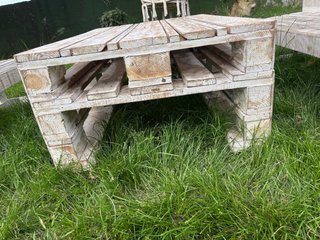 Juego de jardín: 2 bancos y mesa