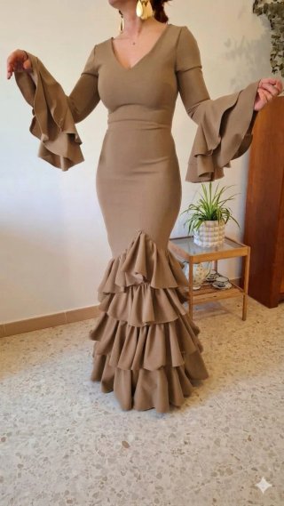 Traje de Flamenca Beige TODAS LAS TALLAS