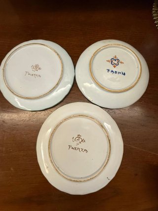 Antichi piatti Faenza decorati