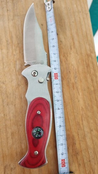 Coltello a scatto da collezione con bussola
