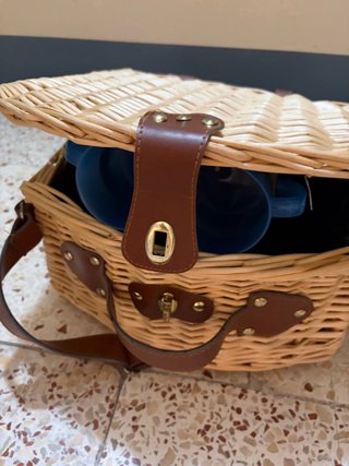 Cesta de picnic con accesorios