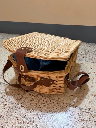 Cesta de picnic con accesorios