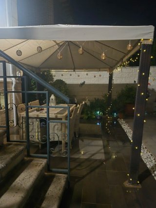 Pérgola metálica y de plástico