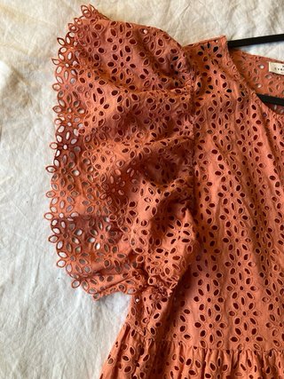 Vestido naranja bordado