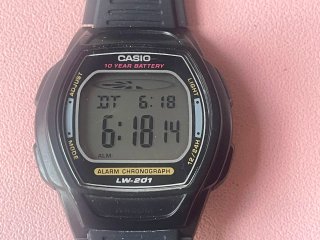 Casio LW-201 Digital Reloj Casi Nuevo
