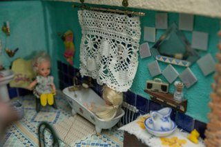Casa de muñecas con iluminación
