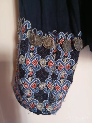 Chaqueta Zara TRF bordada con monedas