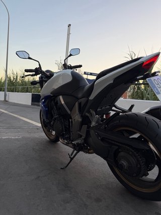 Honda CB 1000 R Naked Blanca y Azul
