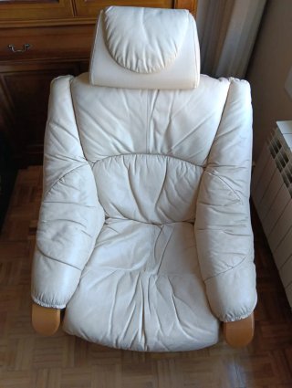 Sillón relax piel beige y madera estilo Escandinav