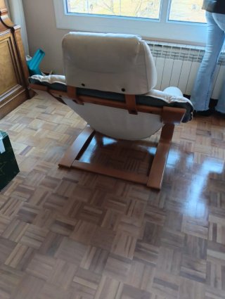Sillón relax piel beige y madera estilo Escandinav