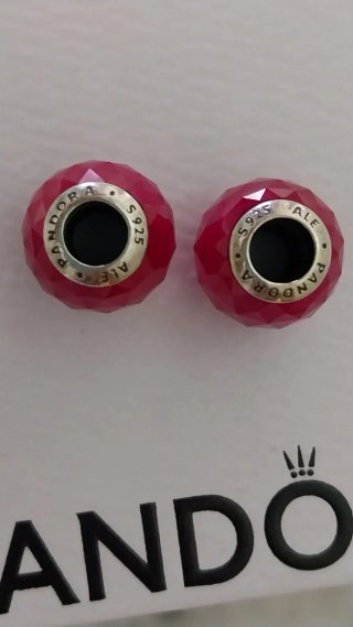 2 Charms Pandora Facetados Rojo Rubí sintético
