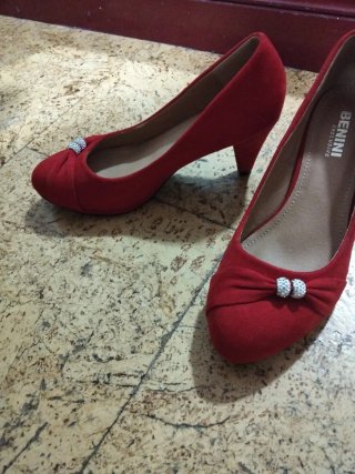 Zapatos BENINI rojos con detalle