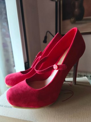 Zapatos de tacón rojos