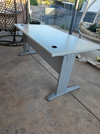 Escritorio de oficina gris