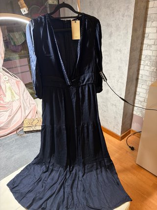 Vestido azul largo con bordados