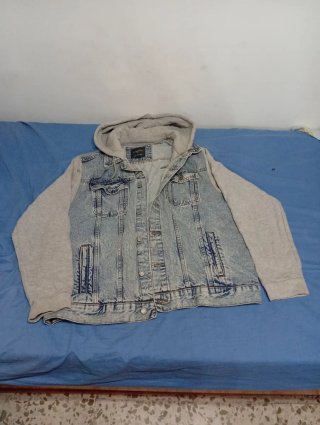 Cazadora vaquera Primark con capucha